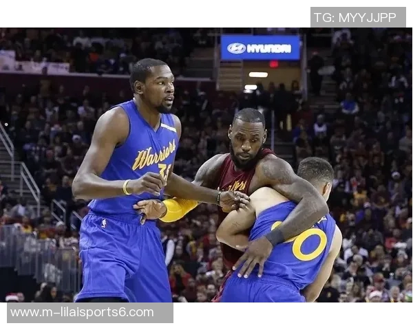 2017年NBA圣诞大战骑士与勇士的巅峰对决回顾与精彩瞬间分析
